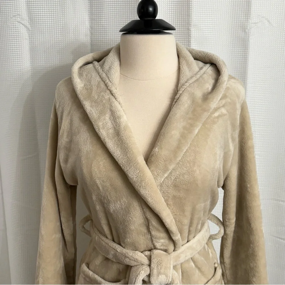 Summer &‎ Rose Women's Plush Fur Hooded Spa Short Bathrobe, Beige, Size XS/S/M